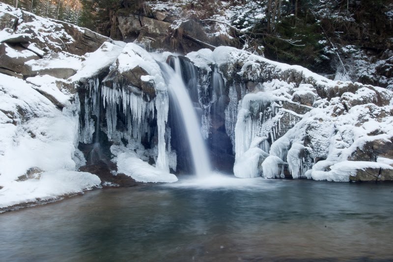Водопады Карпат — зимой ещё красивее
