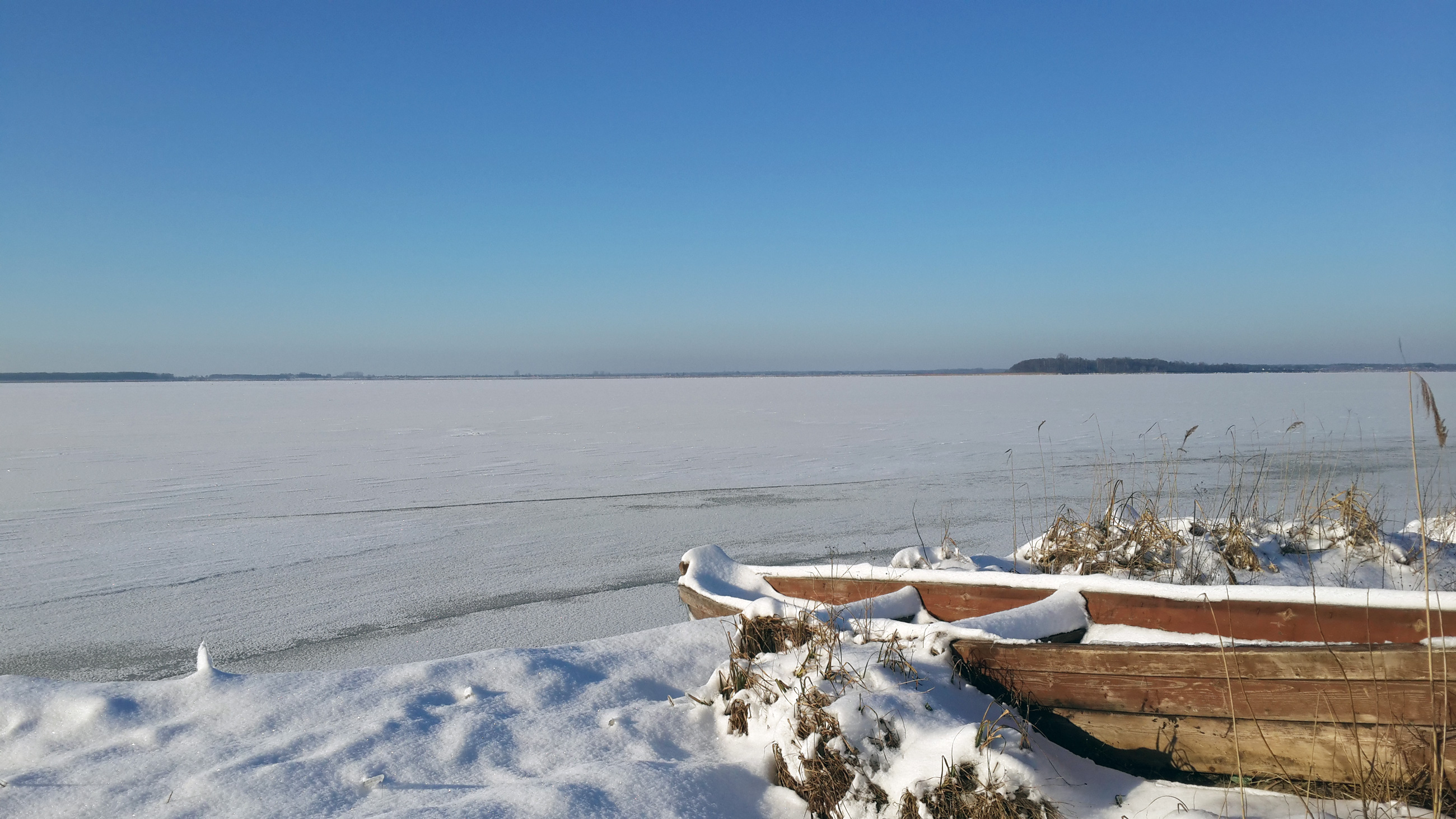 Озеро Свитязь зимой