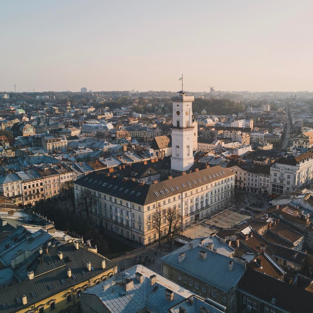 Фотопідбірка найкрасивіших ратуш України