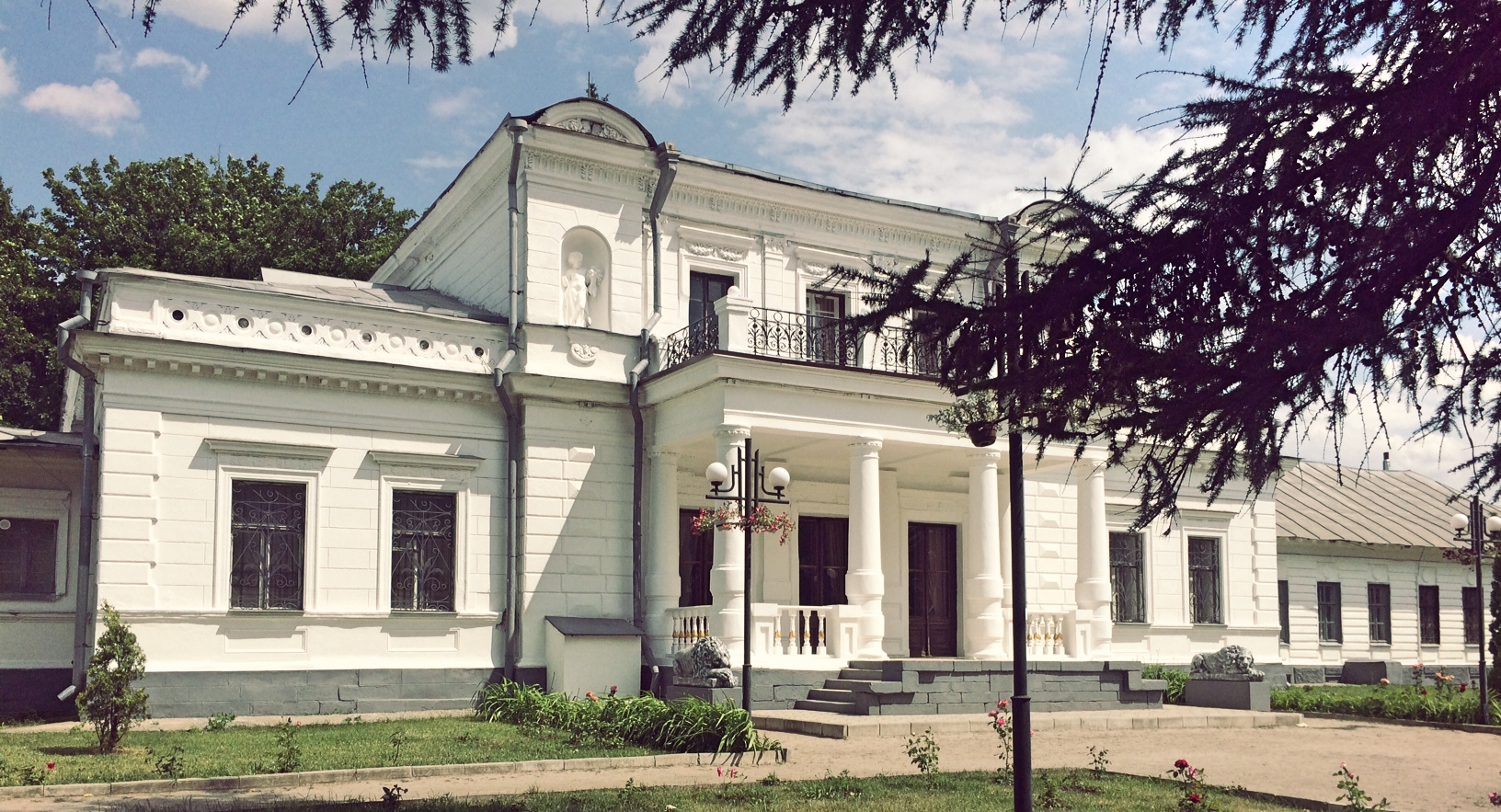 Дворец Голицына в Тростянце