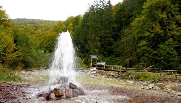 Закарпатський гейзер зробили зручним для туристів