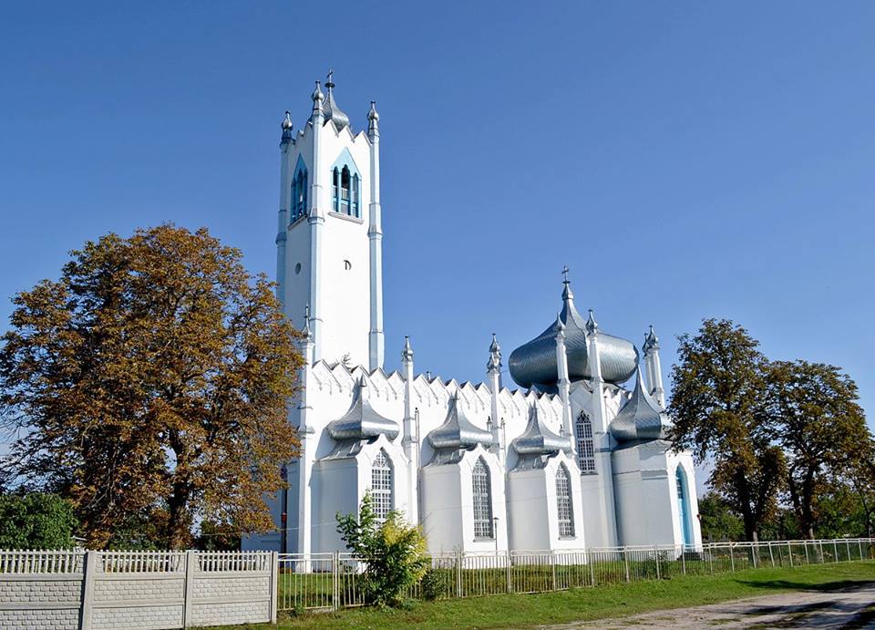 Копія Ялтинської церкви в селі Мошни