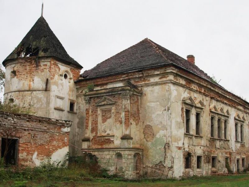 У пошуку приголомшливих місць Львівської області – замки, палаци та садиби