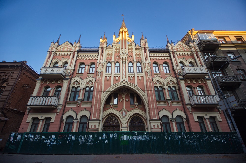 «Рожевий замок» барона Ікскюль-Гільденбандта