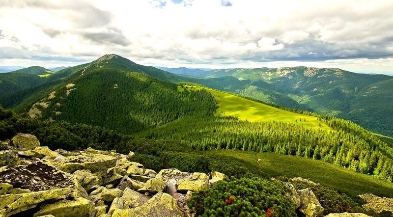 Підкорюючи вершини: найкращі маршрути для гірських пригод у горах Хом’як